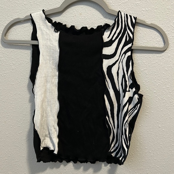 Ruffled trim crop top! - Picture 1 of 2
